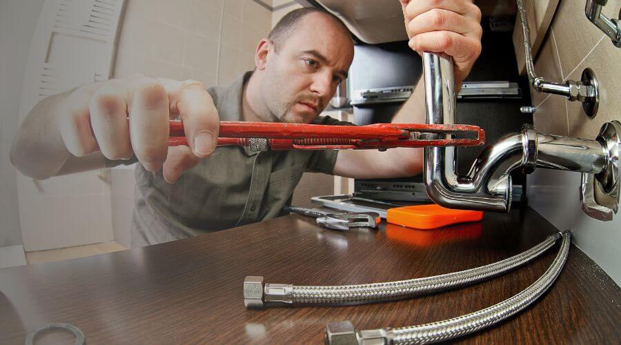 Expert burst pipe repair services in Teeds Grove, IA